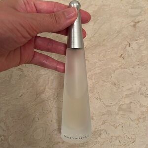 Issey Miyake L’Eau D’ Issey Eau de Toilette perfume. .84fl oz size.